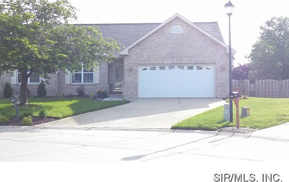 1st image of 140 Fairway Dr