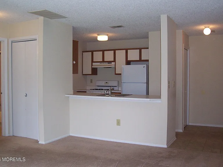 107 Des Moines Ct — Photo 3