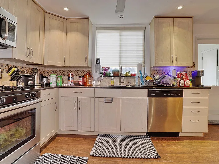 418 Hudson St #1 — Photo 6