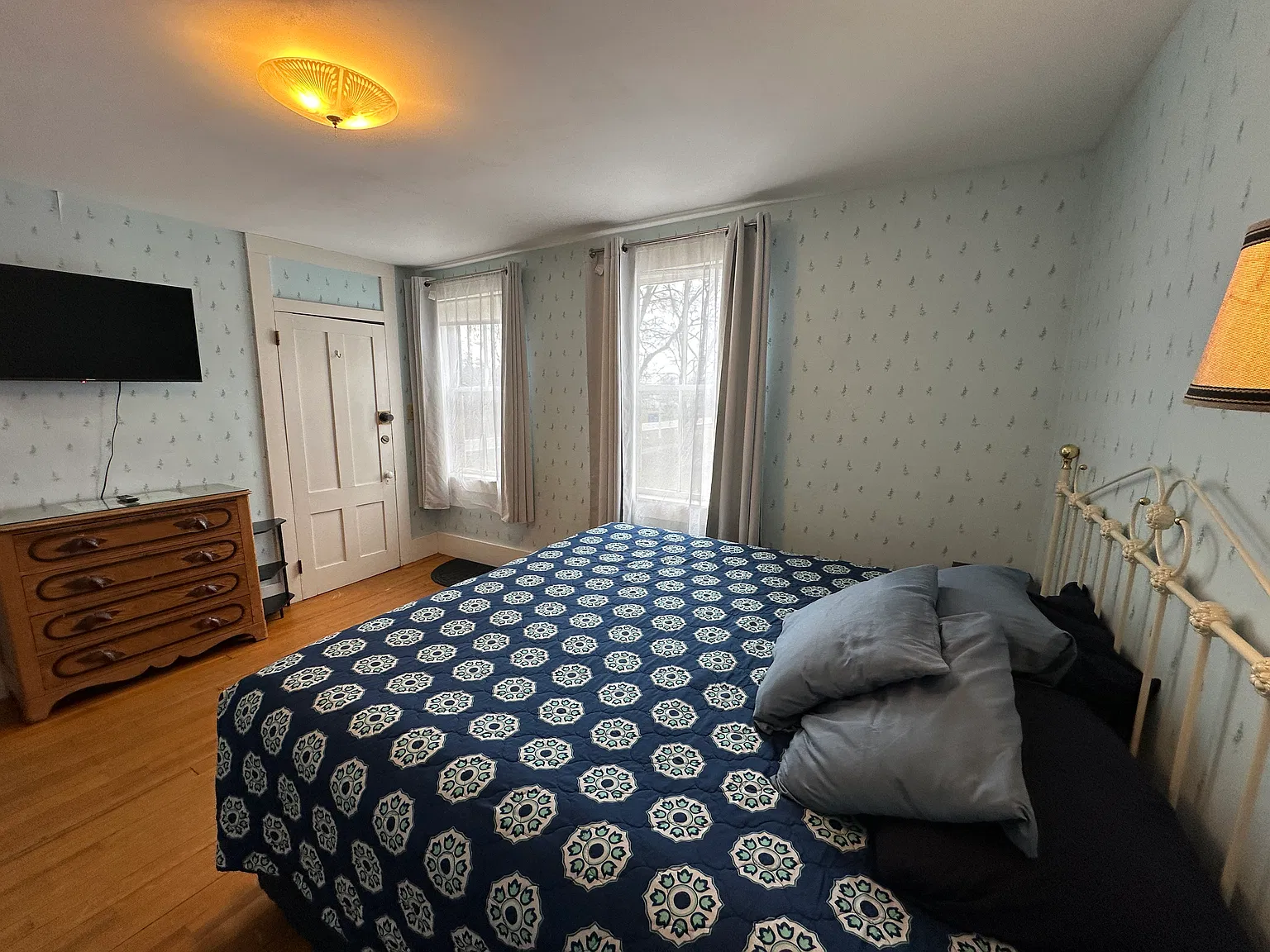 Studio, $1,000 — Photo 2