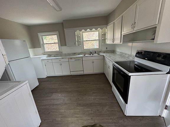 2nd image of 723 E Woodland Ave