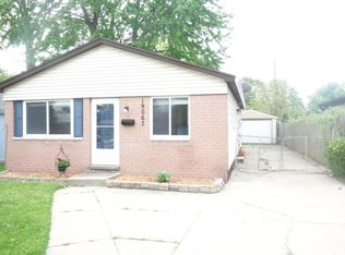 19068 E 13 Mile Rd, Roseville, MI 48066