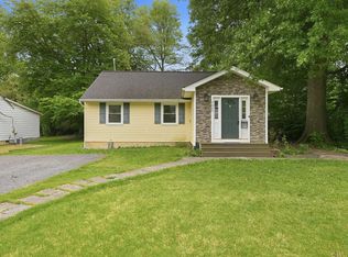 7605 Fisher Dr, Falls Church, VA 22043