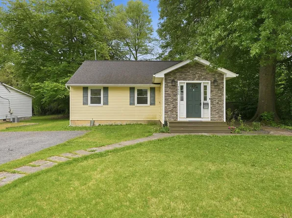 7605 Fisher Dr, Falls Church, VA 22043