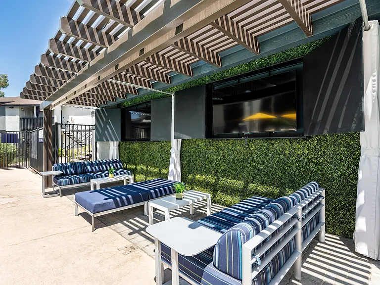 Poolside Lounge
