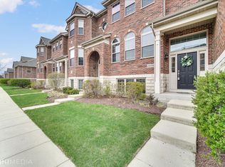 27W734 N Meadowview Dr, Winfield, IL 60190