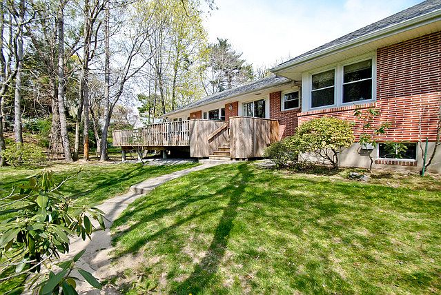 2nd image of 7 Lakeside Dr