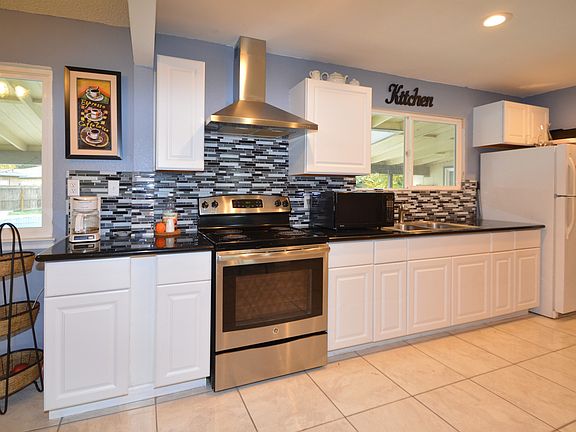 5th image of 3241 Deerfield Ct