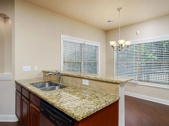 4th image of 122 Drakewood Dr