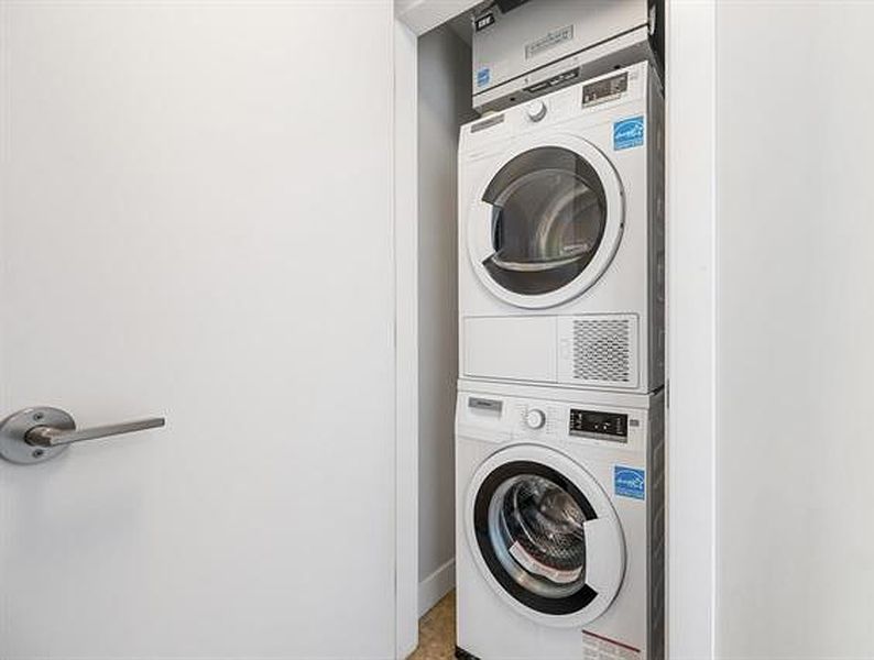 Burnaby Apartment for rent - 2 Bedrooms — photo 13