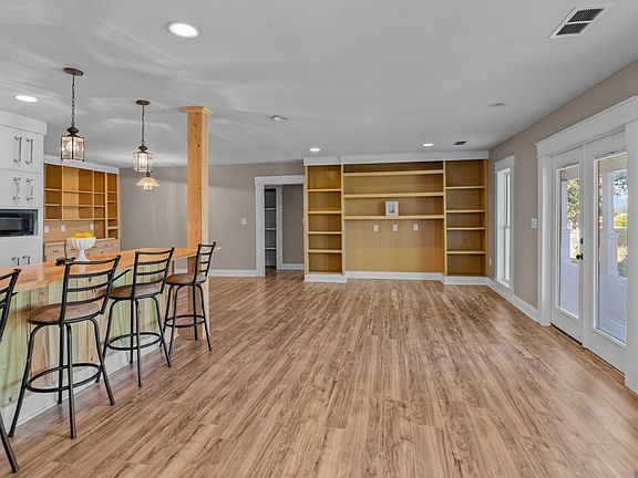 4th image of 1017 Rosedale Rd