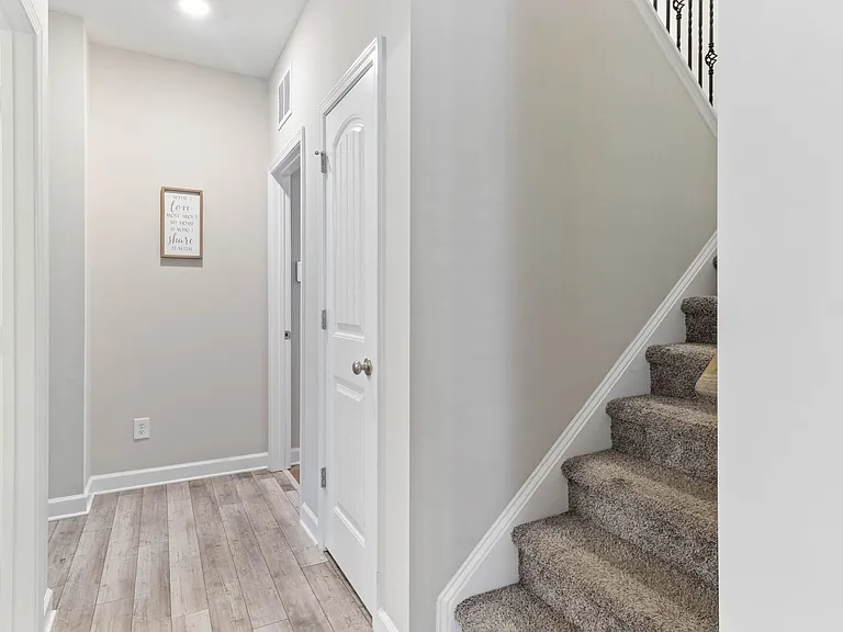 66 Kensington Dr — Photo 16