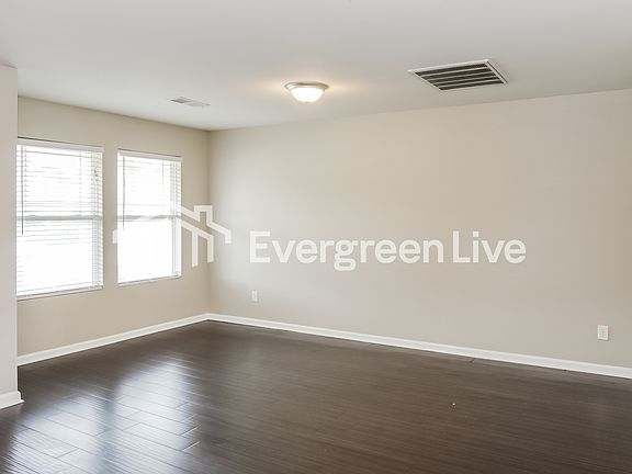 3rd image of 109 Darrow Creek Dr