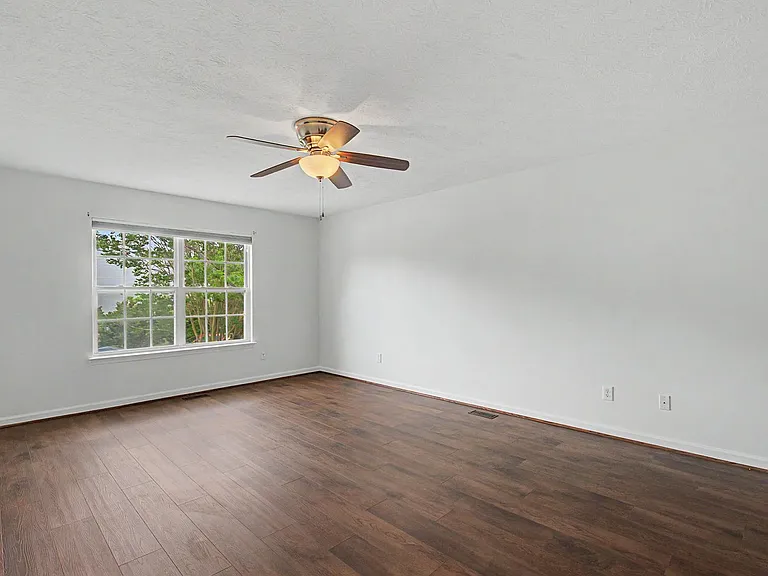 304 Brittania Dr — Photo 10