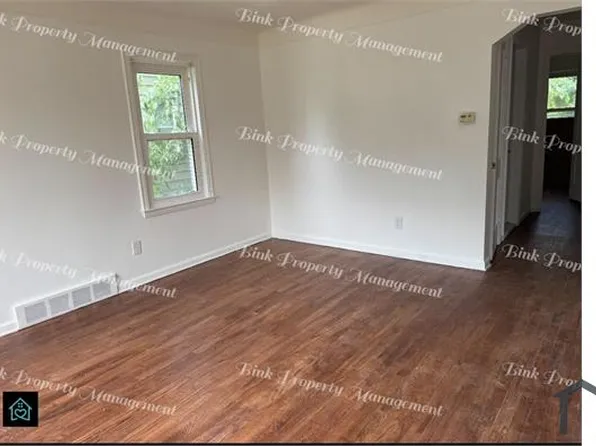 19757 Kingsville St, Harper Woods, MI 48225