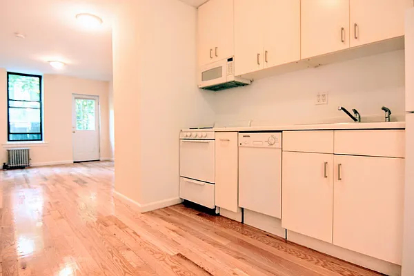 Rented by GPA Realty | media 27