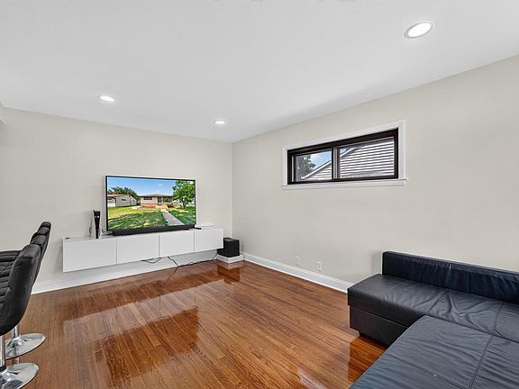 5th image of 4643 S Logan AVENUE
