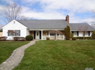 3 Oval Ct, Stony Brook, NY 11790