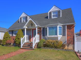 1164 Laidlaw Ave, Franklin Square, NY 11010