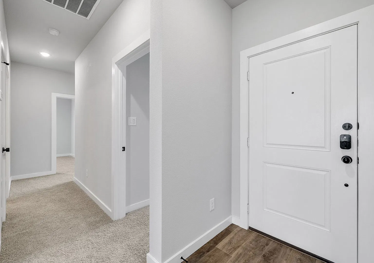 Available Now! Luxurious Duplex Located On 1-Acre Lot In Midlothian, Tx! — Photo 2