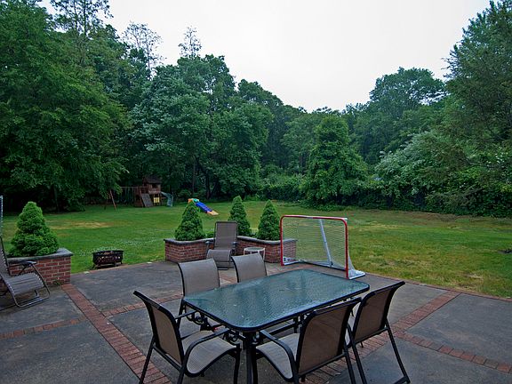 3rd image of 15 Hargrove Dr