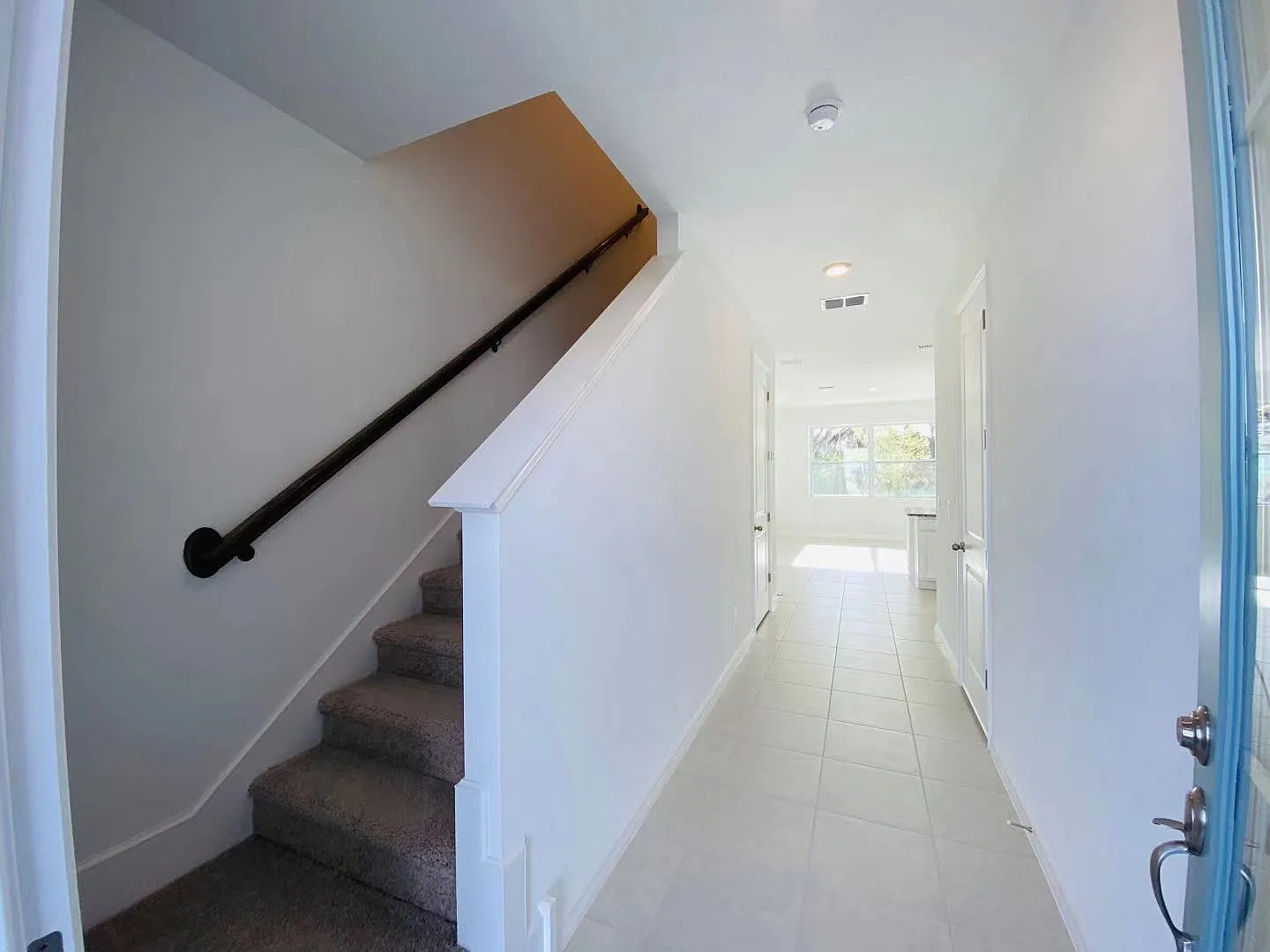 3 bed, 2.5 bath, 1924 sqft, $1,900 — Photo 3