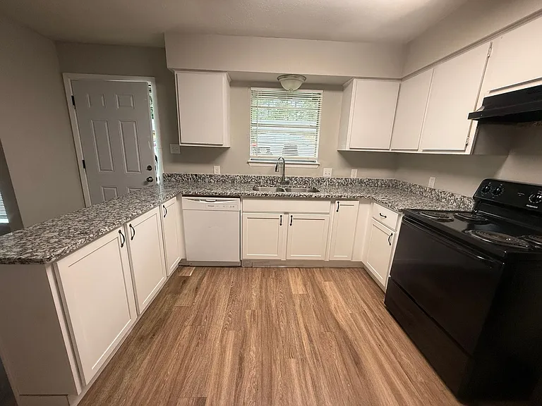 2916 Bernice Dr — Photo 4