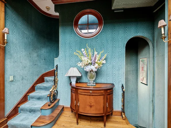 163 East 64th Street image 11 of 33