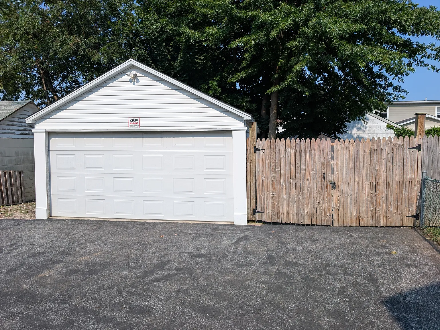 W Roland Rd, Brookhaven — Photo 1