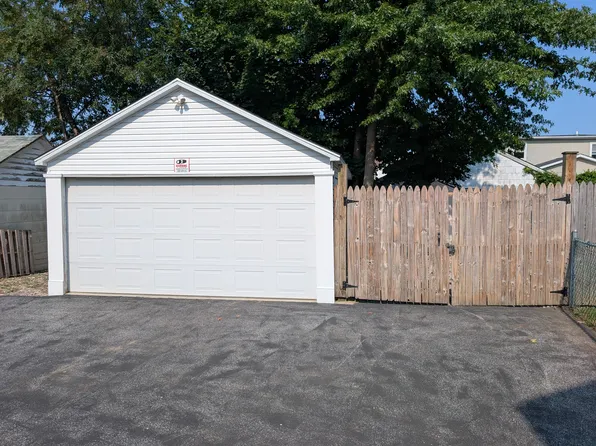 (undisclosed Address), Brookhaven, PA 19015