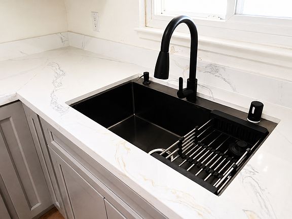 5th image of 706 Edan Ave
