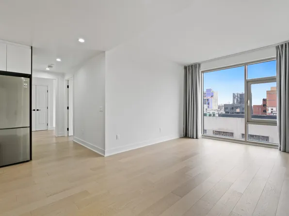 50-11 Queens Boulevard image 1 of 31