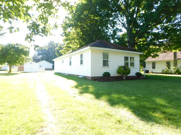 407 S Brown St, Paw Paw, MI 49079