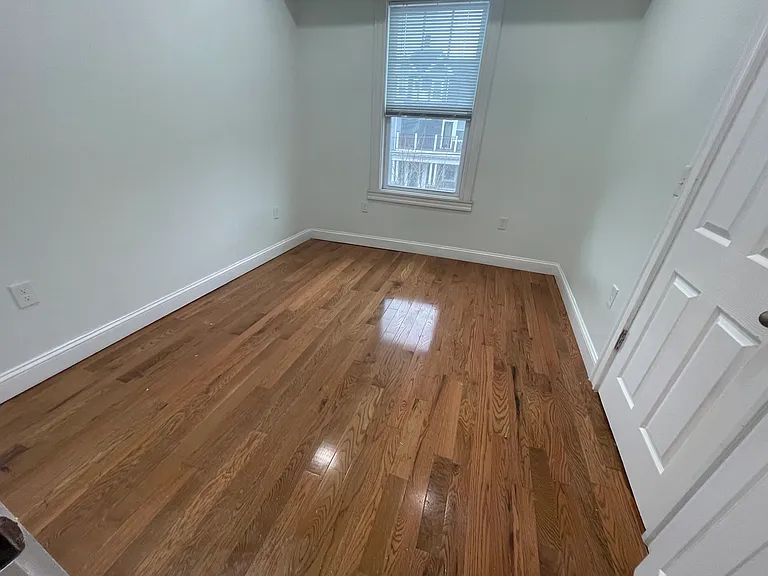 62 Charlotte St #3 — Photo 4
