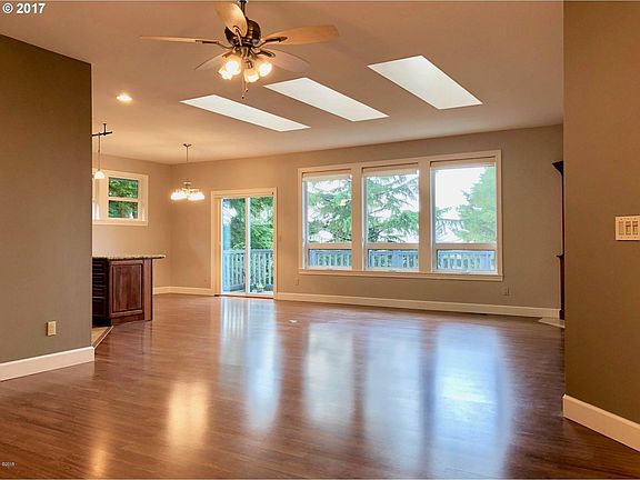 5th image of 493 Spruce Burl Ln