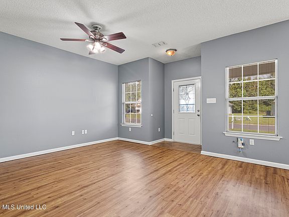 5th image of 11598 Oaklane Dr