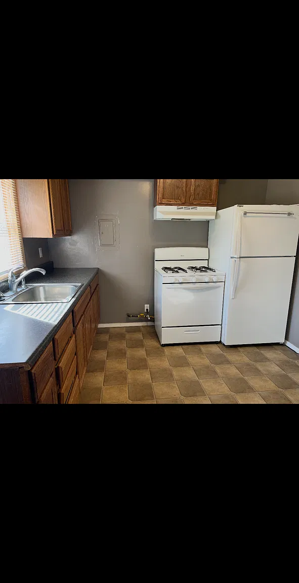 2 bed, 600 sqft, $700 — Photo 1