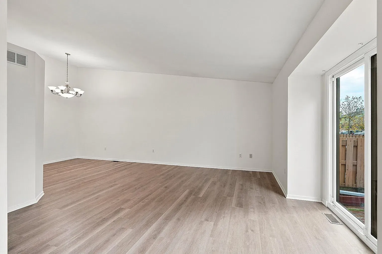 2 bed, 992 sqft, $1,625 — Photo 3