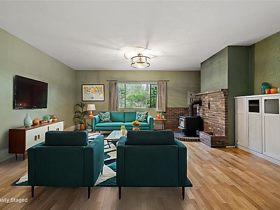 3rd image of 4536 Hughes Rd