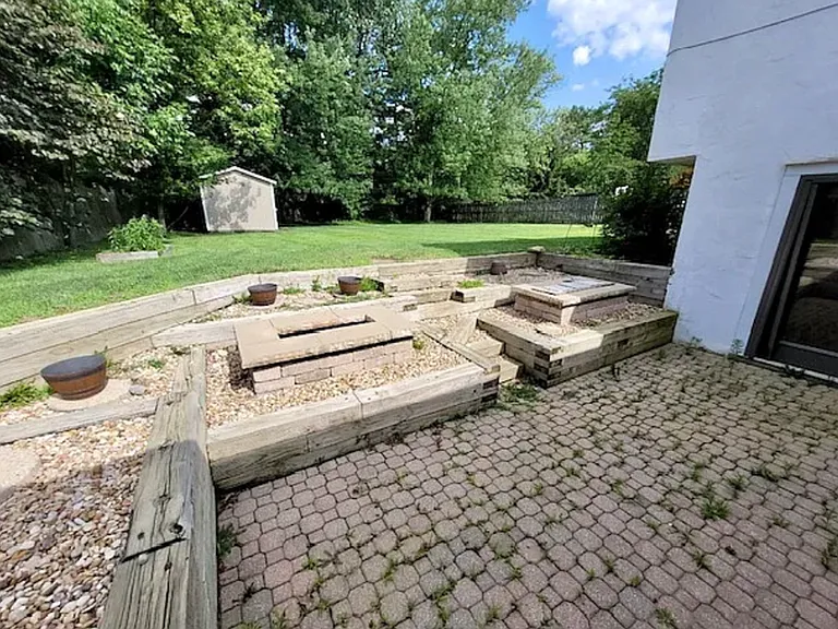 818 Eastchester Dr — Photo 20