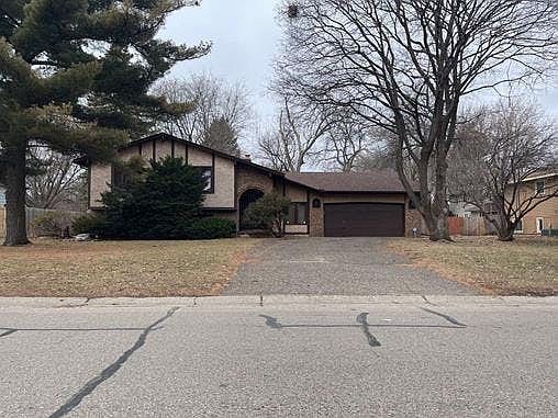 1st image of 7545 Douglas Dr N
