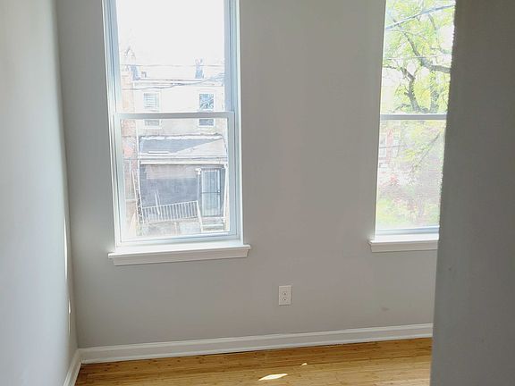 5th image of 2031 W Lanvale St