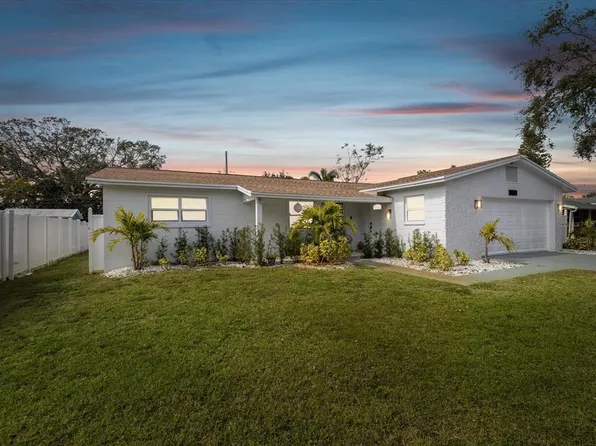 10264 Oakhurst Rd, Largo, FL 33774