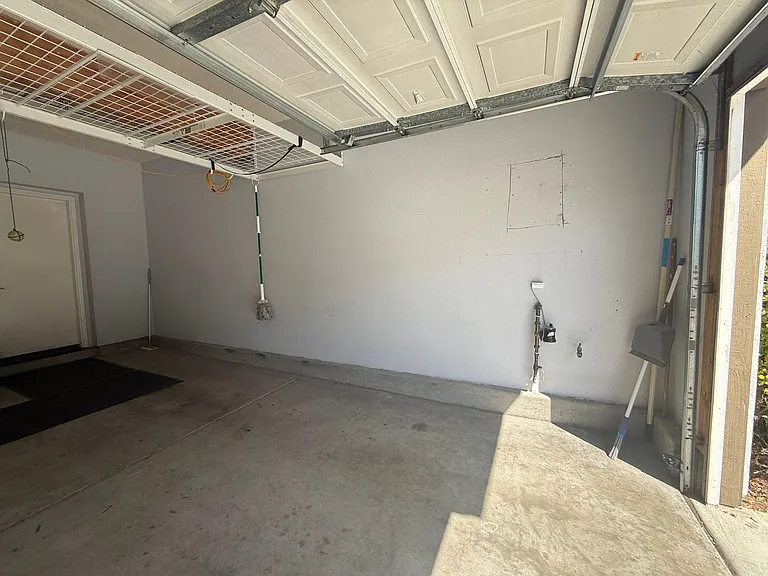1357 Burgundy Dr — Photo 42