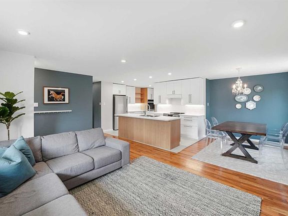 4th image of 28 E Macfarlane Ave