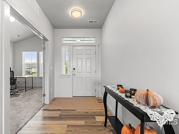 5th image of 15365 Lutsen Ave