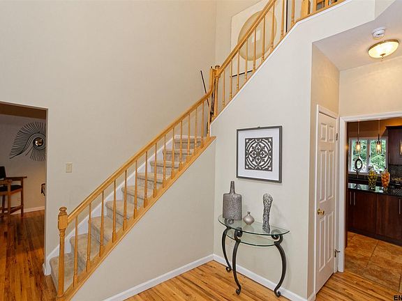 5th image of 18 Longwood Dr