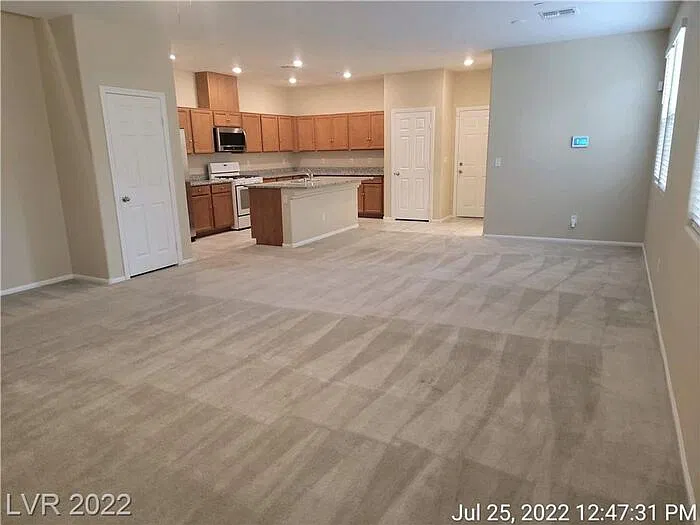3 bed, 2.5 bath, 1736 sqft, $2,150 — Photo 4