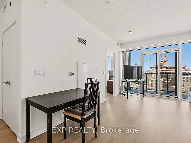 859 The Queensway #905 — Photo 13