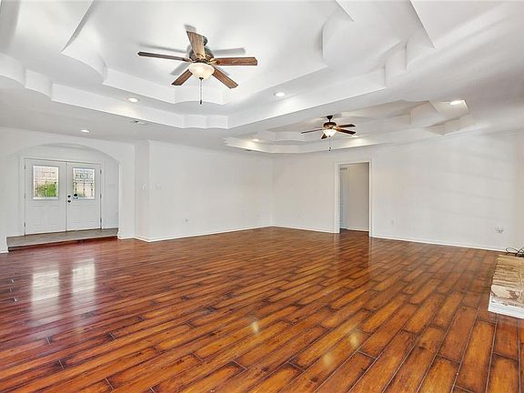 3rd image of 7300 Farwood Dr